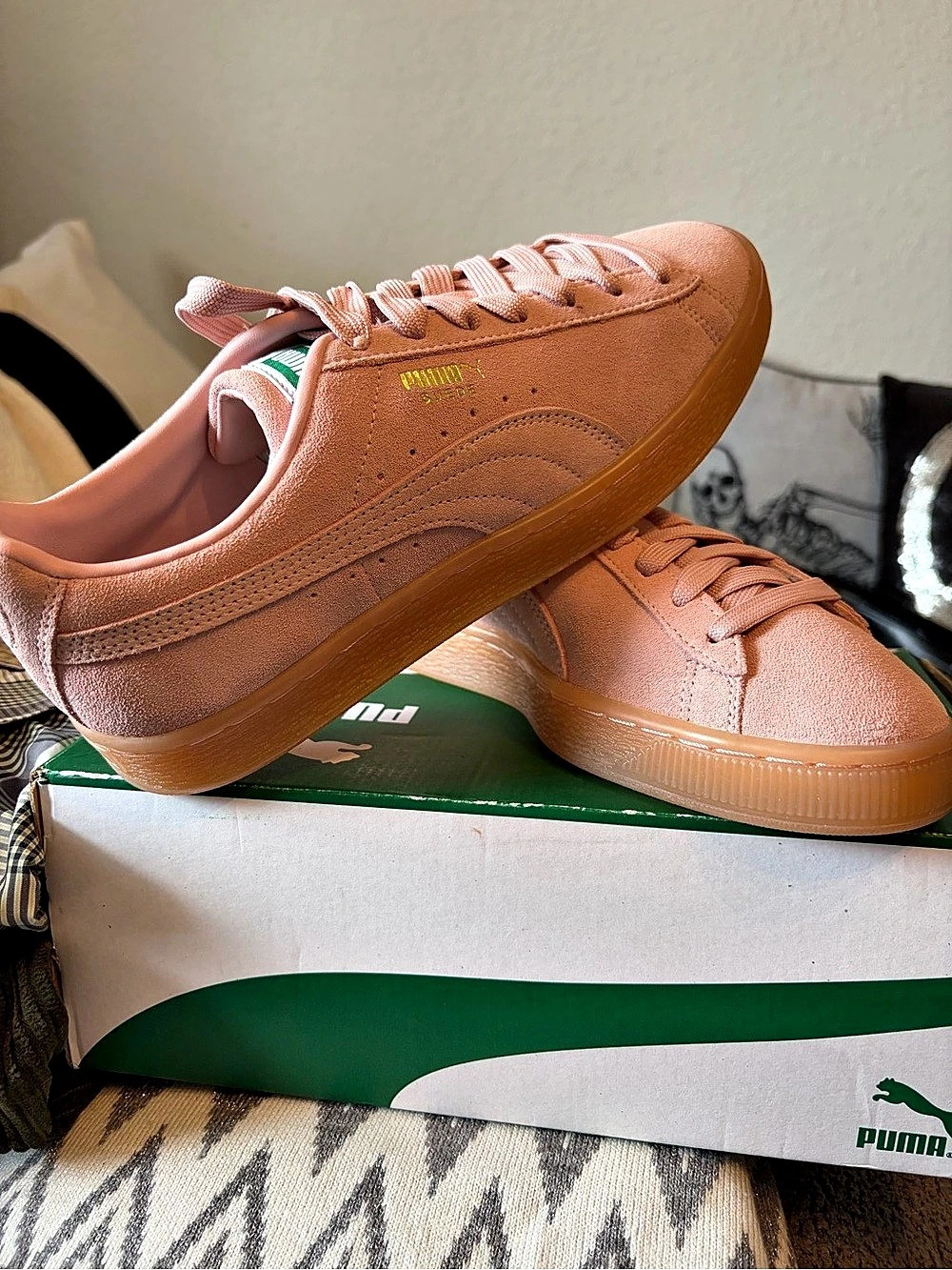 Puma NEW Suede Classic XXI Wn's Suede Sneakers Pink US 8.5 NIB